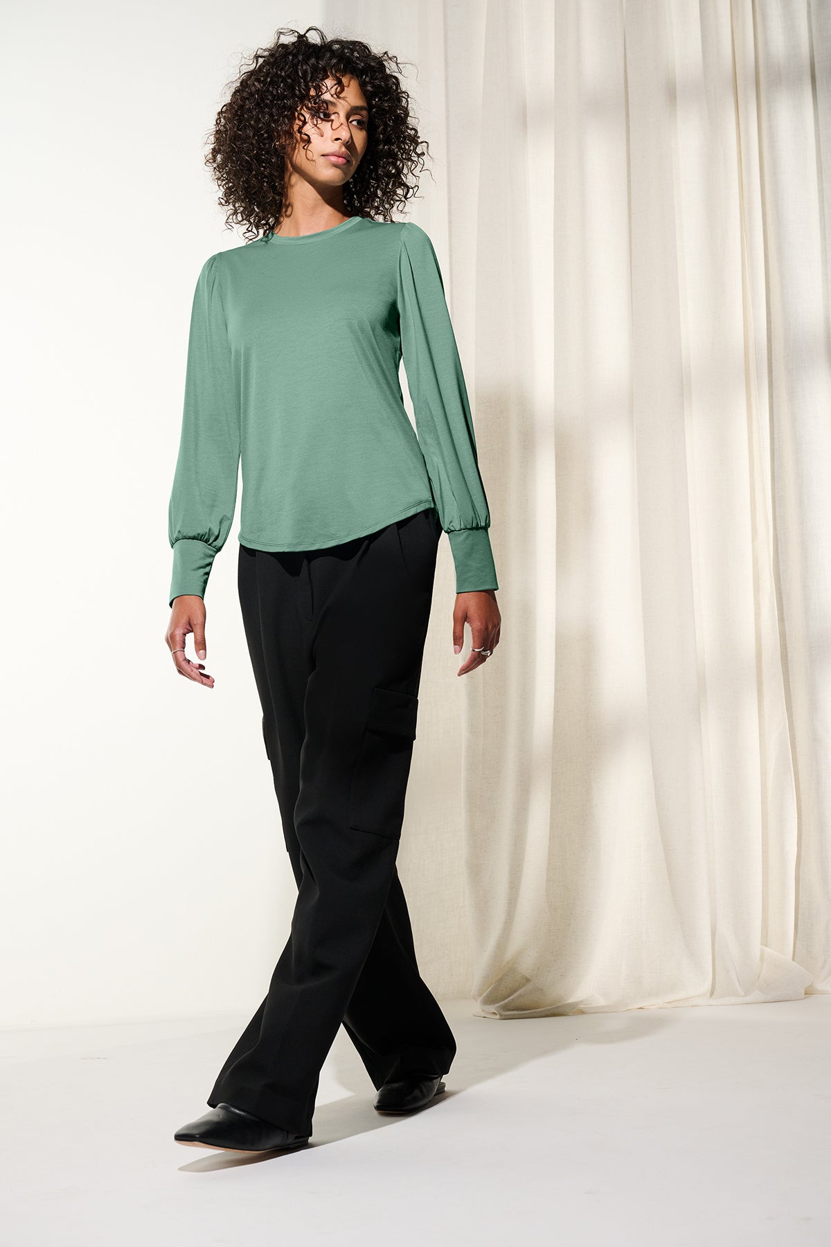 MM1019 Mercer+Mettle® Women’s Stretch Jersey Long Sleeve Blouson Top